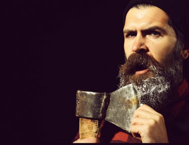 Baltalı korkak adam.