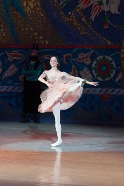 Kiev, Ukrayna - 7 Nisan 2017: bale Corsar ya da Le Corsaire sırasında Ukrayna Ulusal opera adlı dans bale dansçısı genç balerin