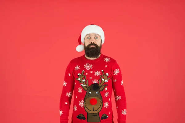Santa is coming. Ready to meet Santa. Hipster man in red santa hat. Winter holidays. New year party. Bearded Santa man on red background. Traditional xmas outfit. Barbershop and winter facial care — Stock Photo, Image