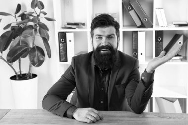 Sakallı İK Yöneticisi sit Office sorman yeterli röportaj. İş görüşme kavramı. Bana kendinden bahset. Kalıcı izlenim bırakmak ve diğer adaylar daha iyi performans. Cevap ortak mülakat soruları