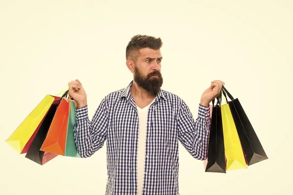 Shopaholiskt. Svart fredag. Cybermåndag. Shopping försäljning. Man barberare bryr sig. Gammal hipster med skägg. Skäggig man med shoppingväskor brutalt överraskad kaukasisk hipster med mustasch. Shopping — Stockfoto