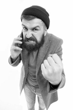 Mobil çağrı konsepti. Sakallı hippiler cep telefonlarını beyaz arka planda tutarlar. Şık bir adam cep telefonu kullanıyor. Taşınabilir iletişim zorluğu. Hippi akıllı telefon arkadaşı. Önemli bir konuşma.