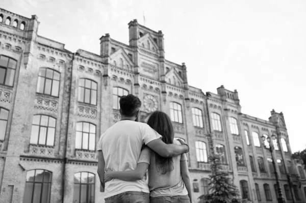 Wir sind besser, wenn wir zusammen sind. schöner Mann und sexy Frau genießen romantische Beziehungen. Paar, das in Liebesbeziehungen lebt. Familienbeziehungen. Beziehungen und Beziehungen — Stockfoto