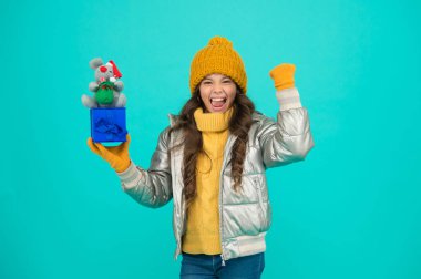 Çin yıldız falı konsepti. Fare sembolü yılı. 2020 fare yılı. Ruhsal zeka, duyarlılık, esneklik ve canlılık özelliklerine sahip bir hayvan. Fare ya da fare oyuncaklı hediye kutusu