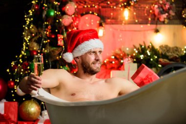 Son derece seksi. Seksi olgun adam banyosu. Kış tatili Yeni yılın kutlu olsun. Erotik dilek. arzuyu hisset. Kaslı adam küveti gevşet. Maço partiden sonra şampanya içer. En iyi Noel hediyesi. Noel spa 'sı