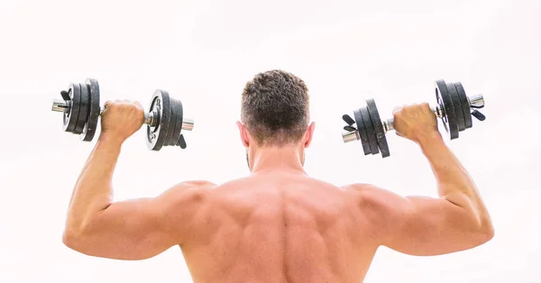 Adaptarse a su cuerpo y perder peso. Musculoso hombre de espalda haciendo ejercicio en la mañana con la barra. cuerpo atlético. Gimnasio de tontos. fitness y deporte. Mente y cuerpo en armonía. Hombre deportista levantamiento de pesas. esteroides —  Fotos de Stock