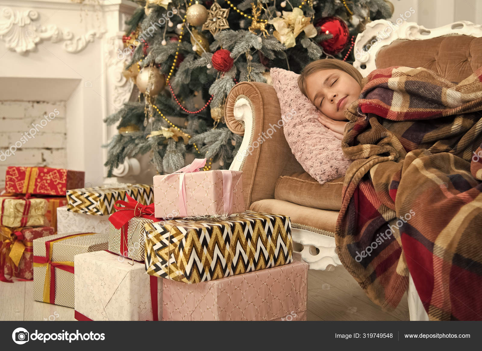 Enfant profiter des vacances. Bonne année. L'hiver. achats en ligne de