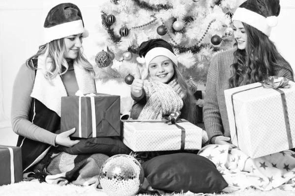 Koncepcja Bożego Narodzenia i Nowego Roku. Rodzina lub przyjaciele — Zdjęcie stockowe