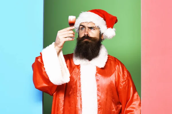 Sérieux barbu père Noël claus homme — Photo