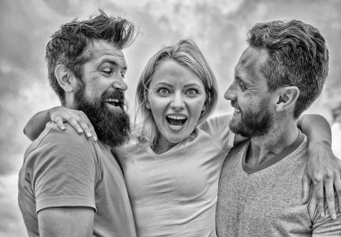 Arkadaş alanından kaçınarak ultimate guide. Arkadaş alanından önlemek ve çıkmak için her şeyi bilmelisin. Erkeklerin dikkatini seviyor. Dostluk sorunları. Kız iki adamla sarılmak. Dostça ilişkiler