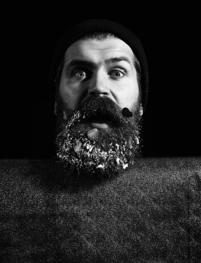 Sakallı yakışıklı adam.