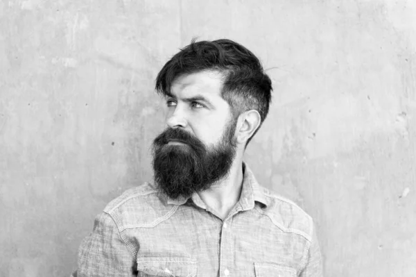 Brutalidade e beleza. Conceito de masculinidade. Barbeiro barbearia preparação. Sinto-me viril. Barba de estilo e bigode. Tratamento facial do cabelo. Hipster com barba tipo brutal. Moda tendência barba grooming — Fotografia de Stock