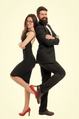 Bu bizim gecemiz. Ölmeden önce yapılacaklar listesi. Romantik çift resmi kıyafetler giyer. Erkek ve kadın şık giyinmiş, gece için hazırlar. Yıldönümünü kutlayalım. Kendine güvenen çift partiye gidiyor. Romantik randevu