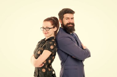 İş piyasası rekabeti. İnsan kaynakları müdürü. İş görüşmesi. Ofis hayatı. Gerçekten hoşlanacağın bir pozisyon bulmaya çalış. İş arkadaşları yeni bir iş arıyor. Erkek ve kadın iş için yarışıyor