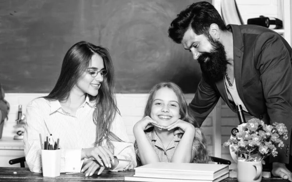 Learners must feel supported welcomed and respected. Mom and dad teachers helping child with learning. Smart family. Teaching daughter. Favorable conditions for learning. Good learning environment — Stock Photo, Image