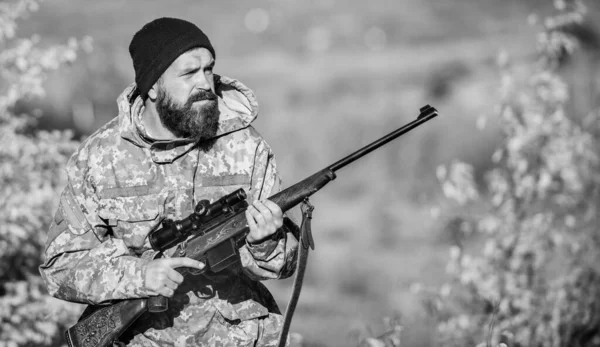 Bearded hunter spend leisure hunting. Focus and concentration of experienced hunter. Regulation of hunting. Hunting masculine hobby concept. Man brutal gamekeeper nature background. Hunter hold rifle — Stock Photo, Image