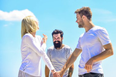 Sonsuza dek aşk. Aşk üçgeni. Sosyal bir sorun. İhanet ve boşanma. İlişki sorunları. Aile psikolojisi. Birbirine aşık çiftler. Üçüncü adam. Kişiler arası ilişki. Arkadaki konuşma