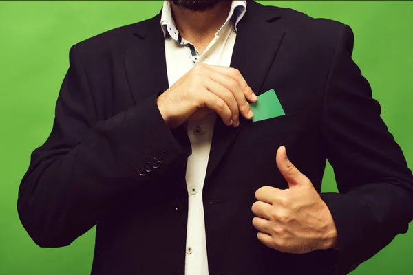 Guy in klassieke pak geïsoleerd op groene achtergrond — Stockfoto