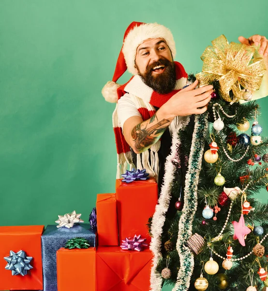 Man with beard and happy face on green background. — Stock Photo, Image