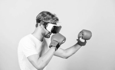 Artırılmış 3d dünya. Man boxer sanal gerçeklik kulaklık simülasyonu. Adam Vr gözlük oyunu oynamak. Siber spor konsepti. Siber antrenör online eğitim. Siber uzayı keşfedin. Siber sporcu boks eldivenleri