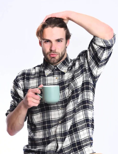 Guapo chico sosteniendo taza aislado en blanco fondo — Foto de Stock