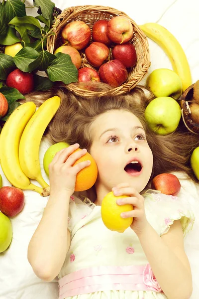 Ernährung und gesunde Ernährung, Vegetarier und Vitamin, Kindheit und Glück — Stockfoto