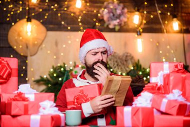 Yılbaşı hediyesi al. Aralık ayındaki alımlar. Eski bir gelenek. Noel Baba rutini. Hediye hazırlıyorum. Noel Baba şapkası Noel tatiline hazırlanıyor. Mutlu noeller. Kış karnavalı. Alışveriş listesi