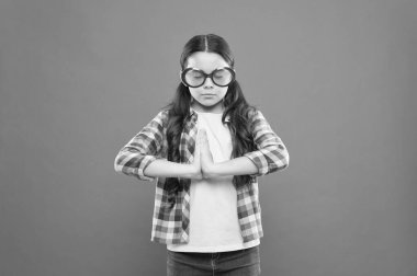 Görme ve göz sağlığı. Ultraviyole koruma ve polarizasyon. Optik ve görme. Göz koruma ve sağlık. Uygun lensler. Yaz modası. Uv koruması. Güneş gözlüğü yaz aksesuarı