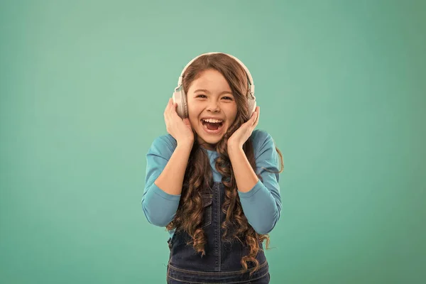 Modern education concept. Benefits of online education. Access to knowledge. Listening lesson. Online education. Girl adorable child listening online course. Get more information. Audio book — Stock Photo, Image