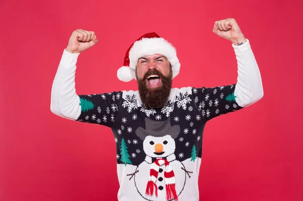 Divirtiéndose. Felicidad y alegría. Hora de la celebración. Hombre emocional Santa sombrero celebrar el año nuevo. Una celebración tradicional. Expresión emocional. Sentirse increíble éxito alegre. Celebración de Navidad —  Fotos de Stock