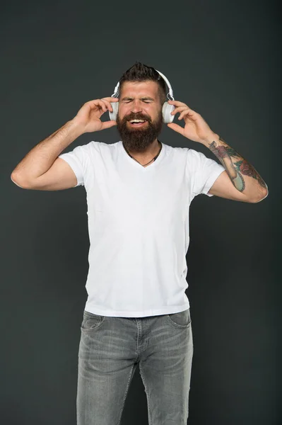 Singing lyrics. Hobby concept. Perfect sound. Listen music for motivation. Favorite track list. Wireless headphones. Modern headphones concept. Man mature handsome listening music headphones gadget — Stock Photo, Image