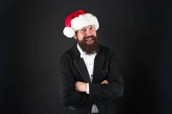 Hombre barbudo hipster usar sombrero de santa. Concepto de espíritu navideño. Ideas para fiestas corporativas. Fiesta de Navidad corporativa. Servicios de seguros. El manager celebra el año nuevo. Fiesta de Navidad. Trabajador bancario —  Fotos de Stock