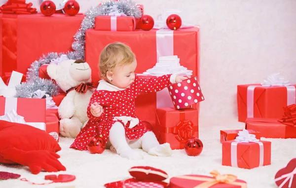 Christmas activities for toddlers. Christmas gifts for toddler. Things to do with toddlers at christmas. Little baby girl play near pile of gift boxes. Family holiday. Gifts for child first christmas — Stock Photo, Image