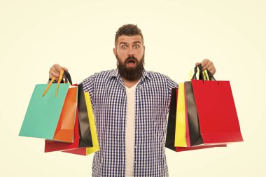 acımasız bıyıklı beyaz hipster şaşırttı. Olgun hippi sakallı. Sakallı adam alışveriş torbaları ile... Satılık alışveriş. Erkek kuaför bakım. 