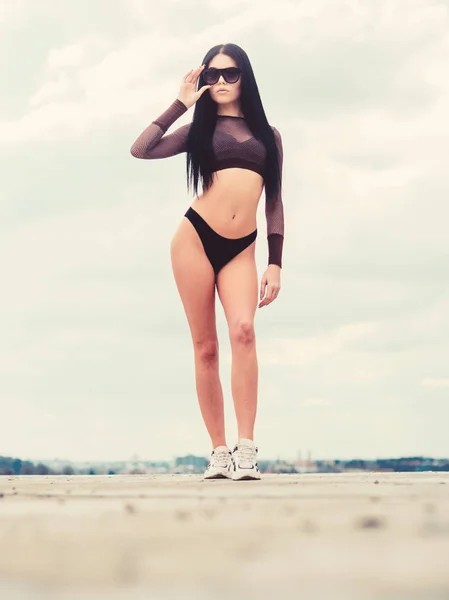 Perfect athlete body with no cellulite and fat. freedom. sensual girl in underwear lingerie and sunglasses outdoor. sport and fitness. Sky. sexy woman with fit body. summer fashion beauty. athlete. — Stock Photo, Image
