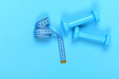 Barbell yanında mezura rulo