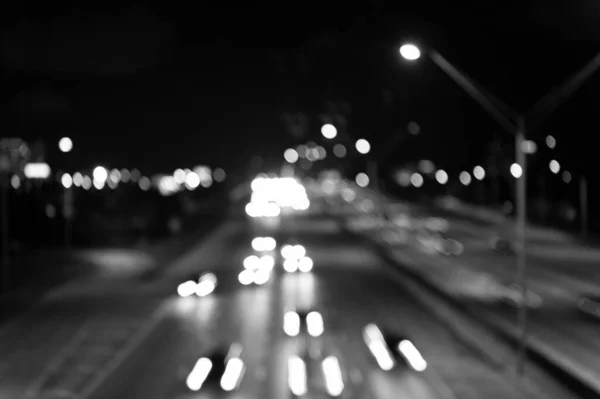 Fondo de velocidad desenfocado. vida nocturna borrosa. iluminación. Luz nocturna urbana abstracta de fondo desenfocado. luces borrosas de la ciudad nocturna. la velocidad y la dinámica. Iluminación borrosa y luces nocturnas —  Fotos de Stock