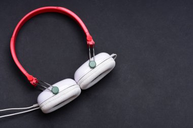 Hobi, eğlence ve müzik kavramı. Müzik için kulaklık