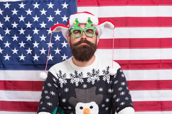 Mi país y mi tradición. Libertad y justicia para todos. Tradición americana. Santa Claus en bandera americana. Celebrar la Navidad y el año nuevo. Tradición del patriotismo. Tradición navideña de USA —  Fotos de Stock