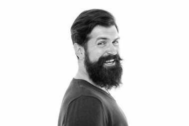 Sadece tıraş olmamam gerekiyor. Sakal kılları farklı oranlarda uzar. Uzun sakallı ve bıyıklı bir adam beyaz arka planda. Harika bir sakal bırakmak için ustura ve makasınızı bırakın ve bekleyin.