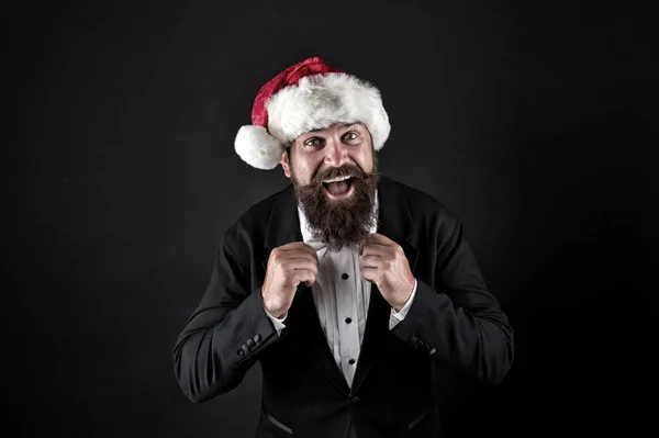 Kösd össze a külsőd a karácsonyi stílussal. Szakállas férfi csokornyakkendőt javít. Boldog Mikulás elegáns formális stílust visel. Karácsonyi stílus és divat trend. Ünnepi parti stílus. Ünnepi és elegáns, vintage szűrő — Stock Fotó