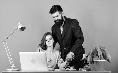 Genç ve tam fikirler. Olgun öğretmen ve çekici öğrenci. Kışkırtma konsepti. Özel ders. Öğretmenle flört etmek. Öğrenci şehvetli seksi kız ve deneyimli öğretmen. Zevk öğretiyorum