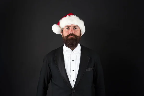 Seide wie Chef. Der Weihnachtsmann hat einen dunklen Hintergrund. Weihnachten Chef. Seriöser Geschäftsmann oder Chef. Silvester. Büroparty — Stockfoto