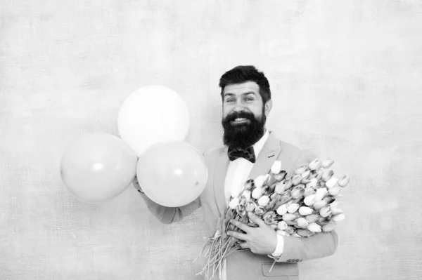 Hurry to be happy. bride groom at wedding party. bearded man in bow tie with tulip flowers. spring bouquet. 8 of march. love date with flowers. Happy Birthday. womens day. Formal mature businessman. — Stock Photo, Image