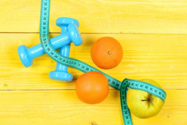 diyet kavramı, teyp, portakal ve elma ölçme ile Halter ağırlık