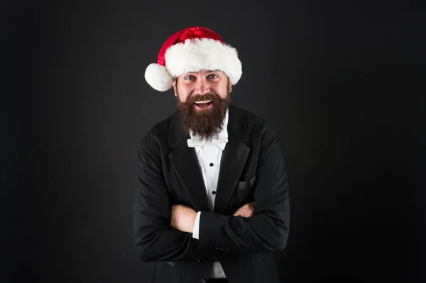 Hombre barbudo hipster usar sombrero de santa. Concepto de espíritu navideño. Ideas para fiestas corporativas. Fiesta de Navidad corporativa. Informe financiero. Gerente listo celebrar el año nuevo. Oficina de fiestas de Navidad —  Fotos de Stock