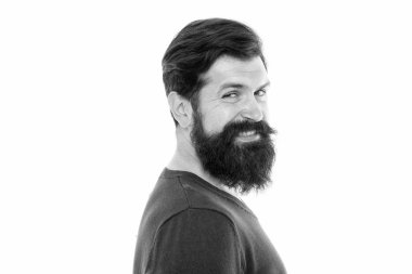 Mükemmel erkek. Vahşi adam beyaz arka planda izole edilmiş. Olgun sakallı adam gülümsüyor. Bıyıklı hippi. Kuaför salonu. Berber dükkanından berbere. Erkek modası ve güzellik. sakal bakımı