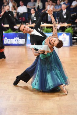 Alman Açık Şampiyonası 'nda Grand Slam Standart sırasında dans eden kimliği belirsiz bir çift.