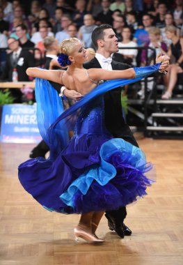 Alman Açık Şampiyonası 'nda Grand Slam Standart sırasında dans eden kimliği belirsiz bir çift.