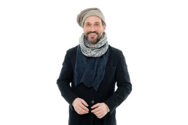 Sıcak ve samimi. Son sınıf manken. Kış modasına uygun olgun bir adam. Soğuk hava için moda trendleri. Moda ve tarz